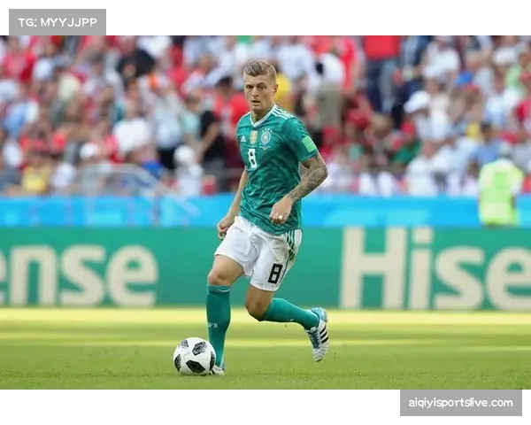 国际足联批准新型轻量化护腿板，旨在降低球员负荷、提升跑动与逼抢能力。